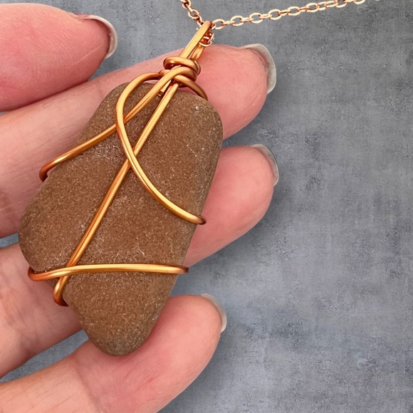 Copper wire wrapped pendant, natural stone - Picture 3 of 5